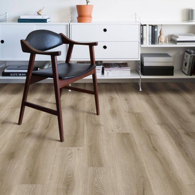 Orla - Bartlett Dryback in a lounge